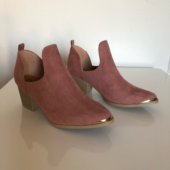 Shoes - NWOT/NWOB. Blush booties 🎀